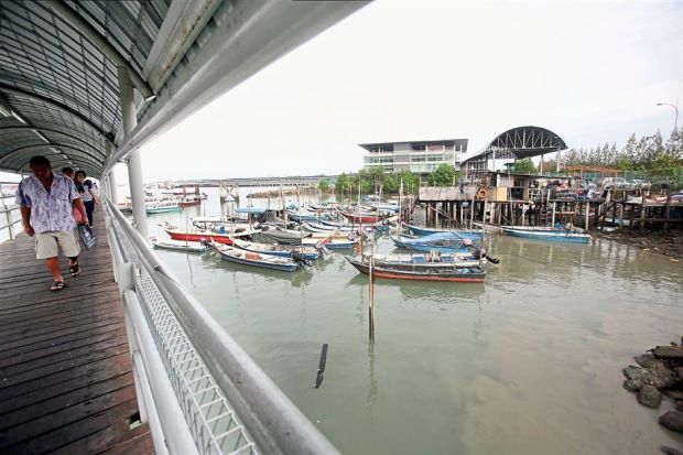 The scene at Pulau Ketam jetty in Port Klang. IZZRAFIQ ALIAS / The Star. October 17, 2016.
