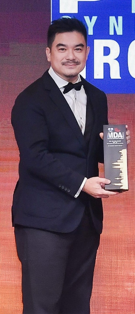 PTT Logistics chief executive officer Dan Then Ikh Choo (left) holding his MDA 2025 trophy.