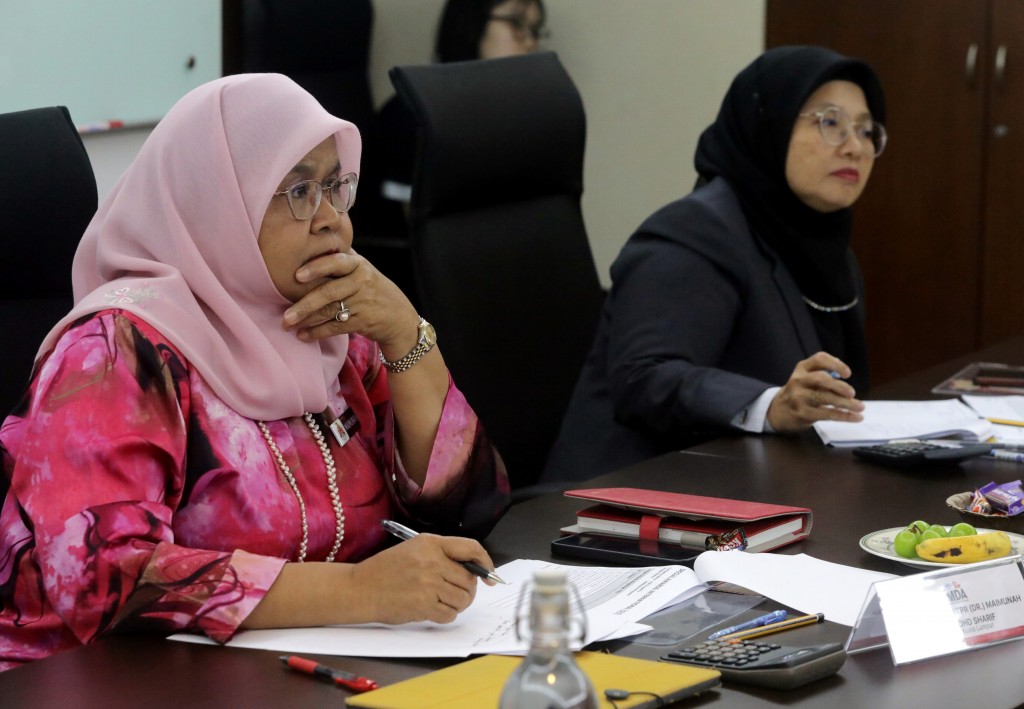 Maimunah (left) and Norsazila in deep thought during the judging session.